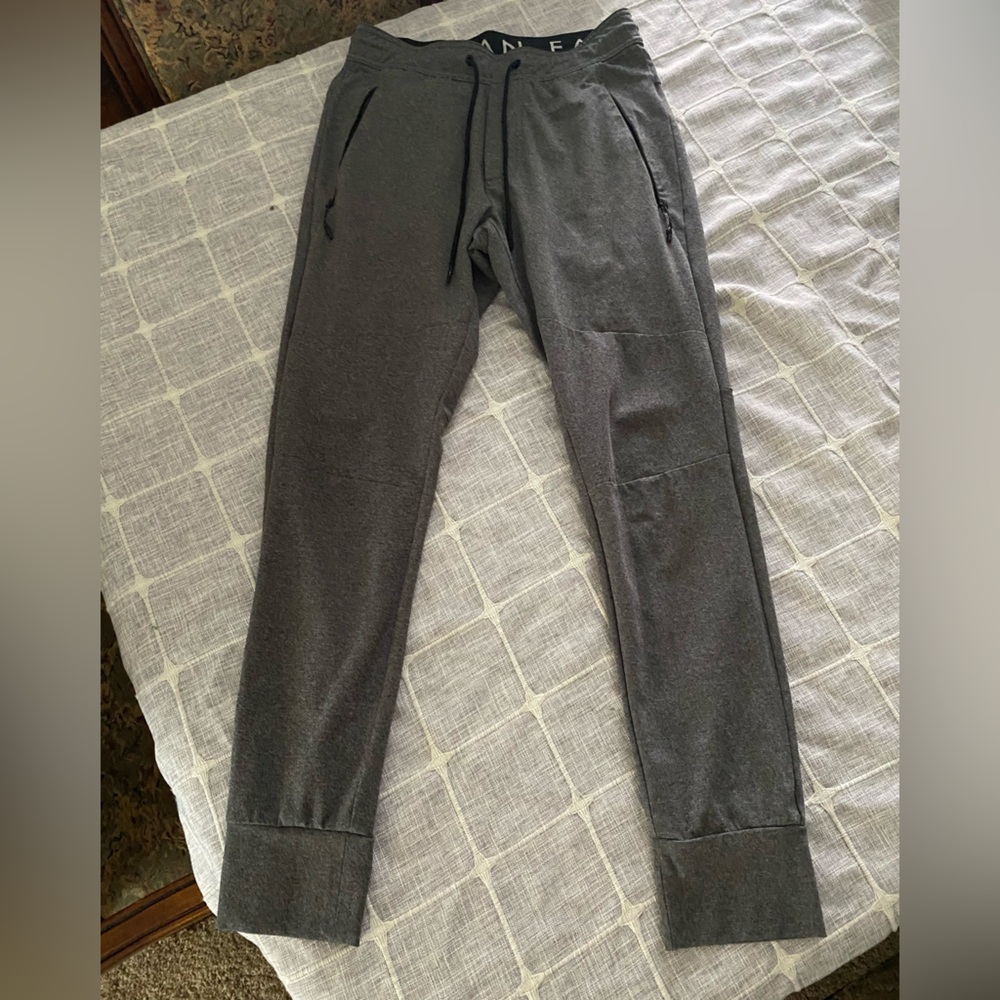 American Eagle Joggers